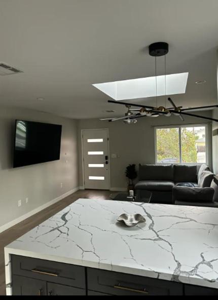 3 Bedroom 2 Bathroom Stylish And Modern In Marina Del Rey Holiday home